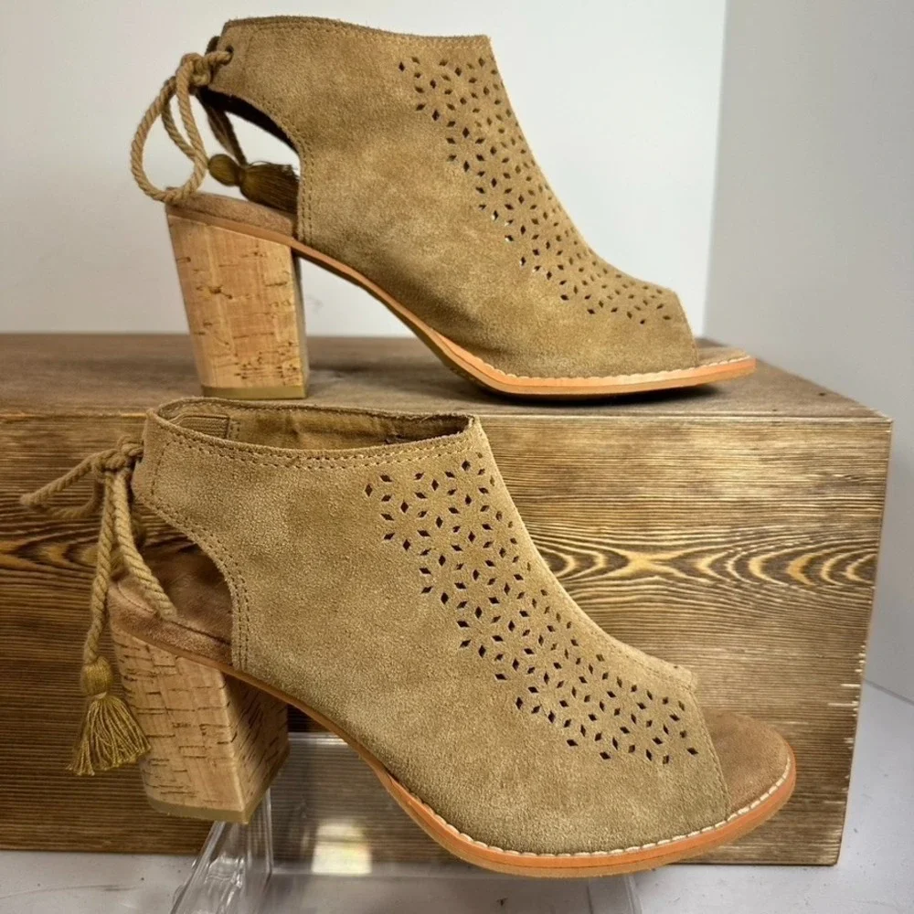 TOMS Elba Peep Toe Tassel Heeled Sandals Womens 6.5 Tan Boho Cork Heel Western